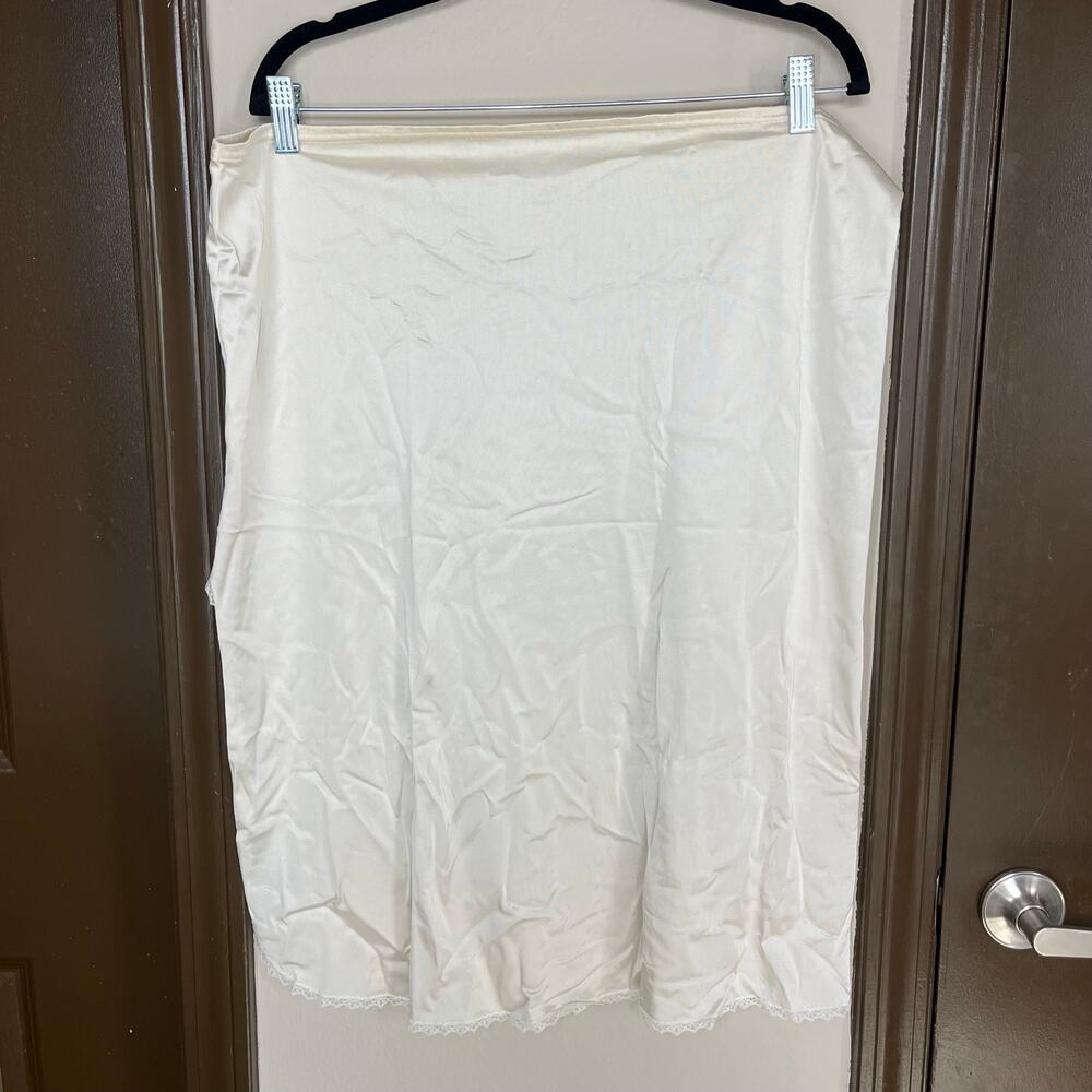Vintage 90s Vanity Fair Nylon Half Slip M Cream Lace Victorian Romantic